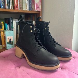 Sorel Waterproof Black Lace Up Boots with Beige Soles